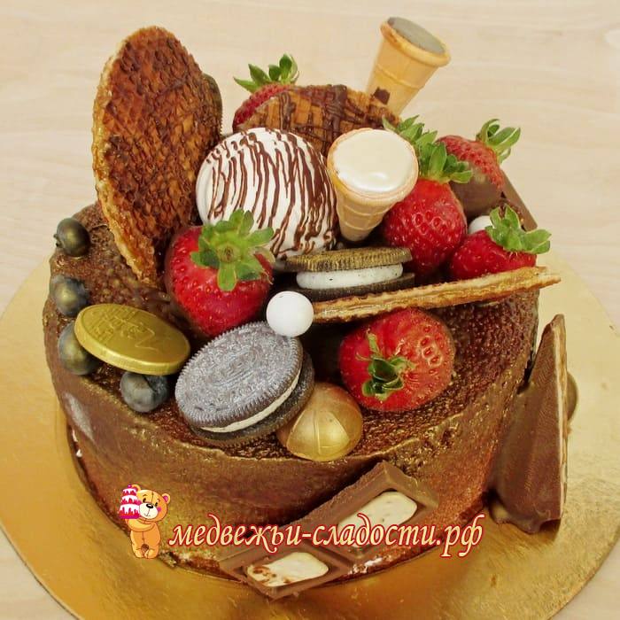 Торт с клубникой, голубикой, ежевикой, смородиной - ягодный торт